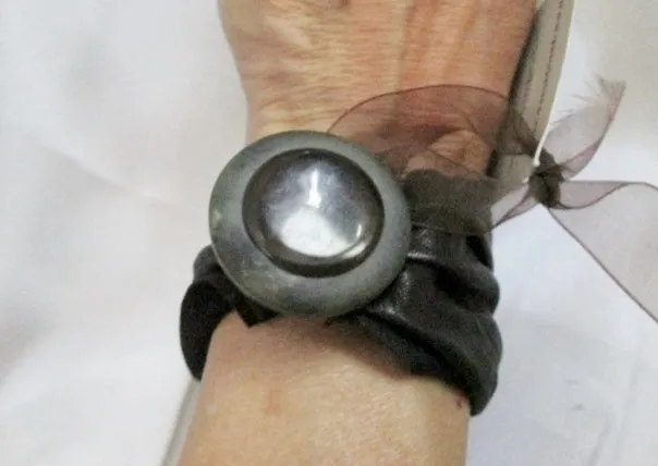 New YASUJUTARO Leather Bracelet Cuff BUTTON Handcrafted Artisan Jewelry BLACK RUCHED
